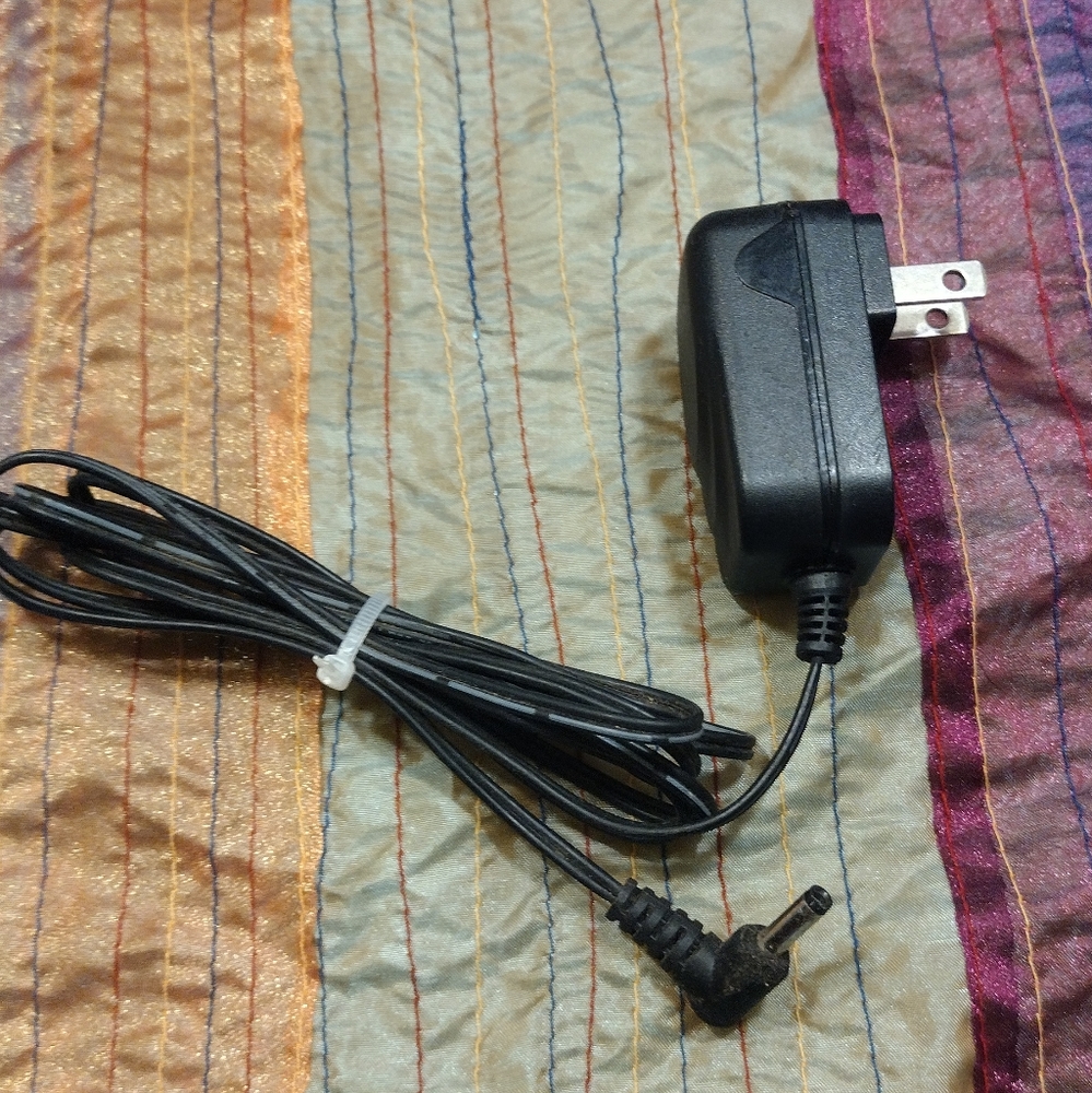 TEKA AC/DC Adapter model 009-0901000UK. ( OUTPUT 9V )